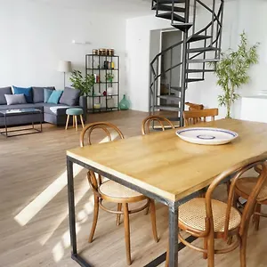 T-home / Stylish Center Apartment